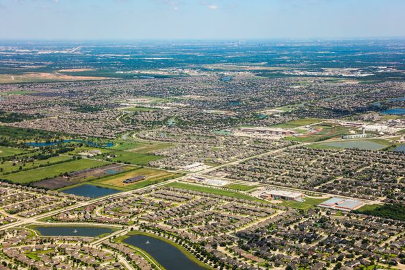 Retail Space | ±1,159 - 2,440 SF | Pearland, TX: 3695 Kirby Dr, Pearland, TX 77584